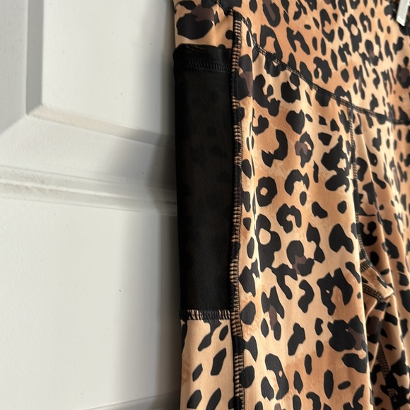 Leg End Active Leopard Print Leggings Size Medium Women’s - Picture 3 of 12